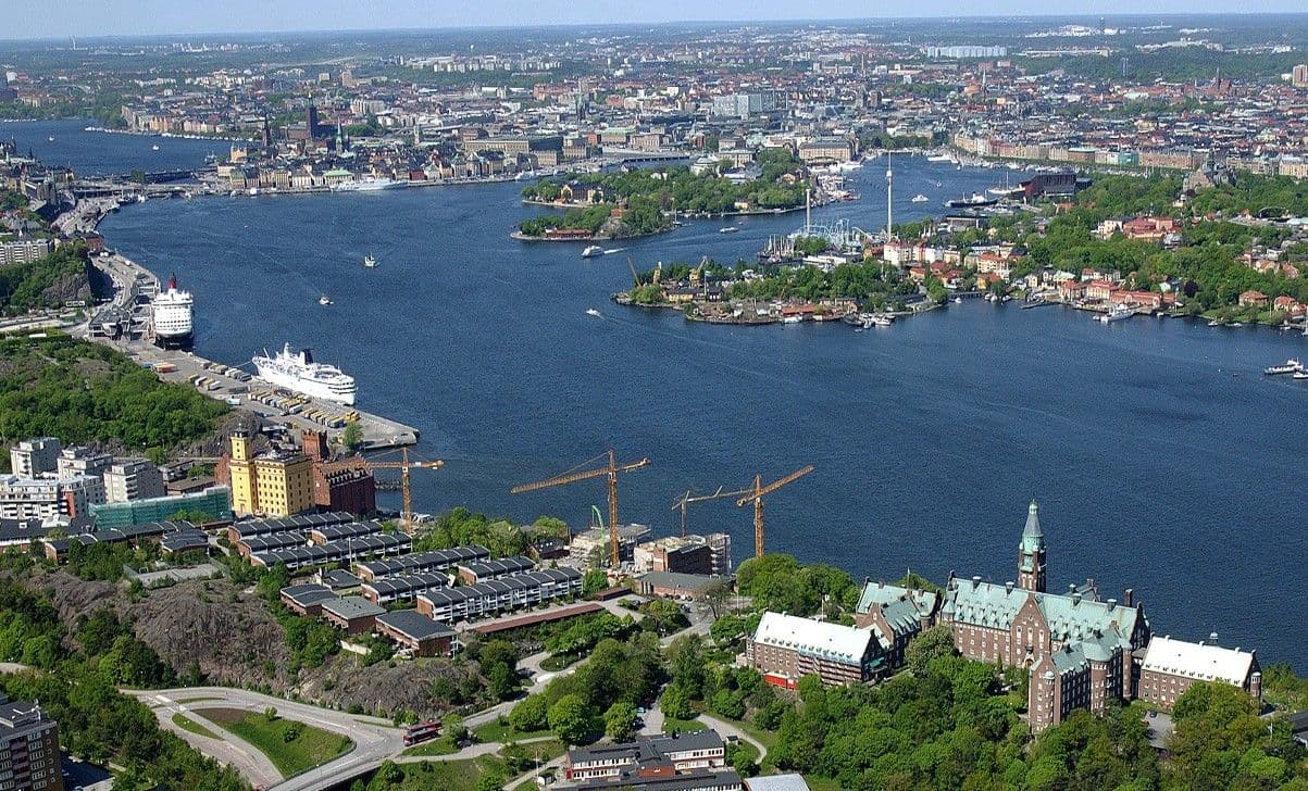 Med fantastiskt läge utmed Saltsjön ligger radhusområdet Henriksborg.